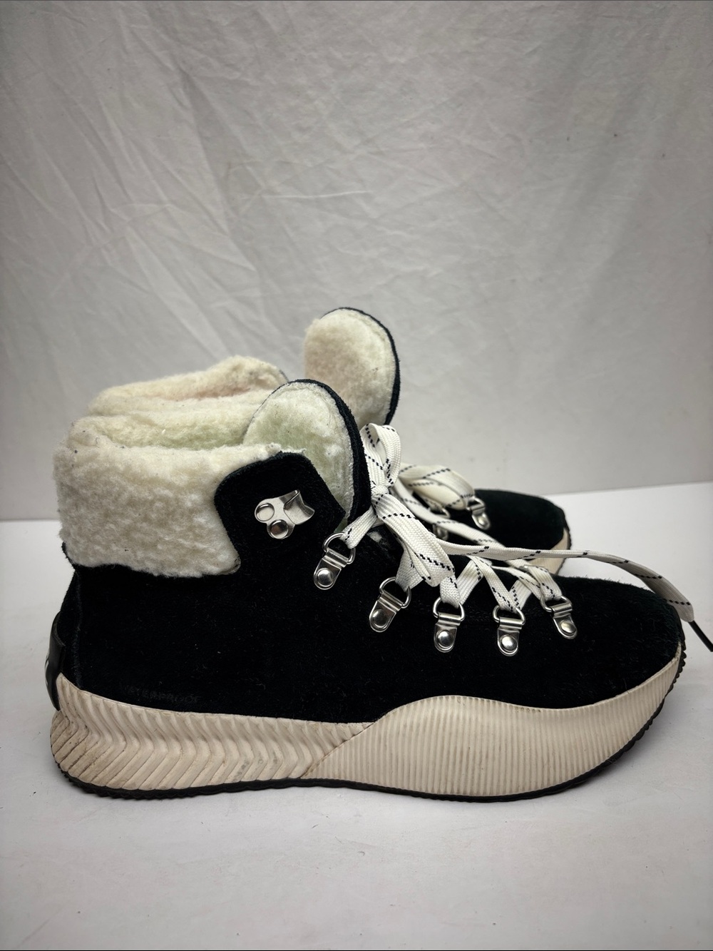 Sorel Suede Winter Boots with Faux, Shearling Collar, SZ 9, box 8